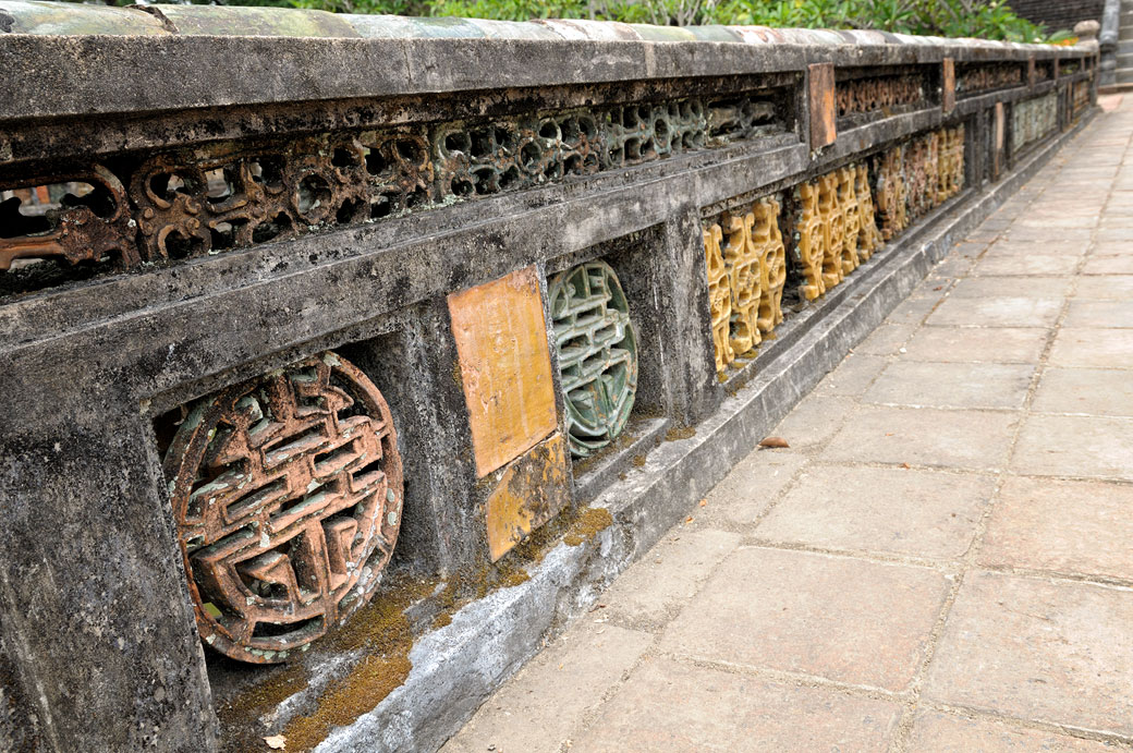 Décoration d'un pont au mausolée de Minh Mang, Vietnam