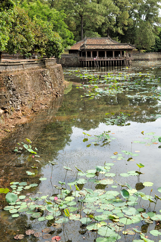 Pavillon sur pilotis de Xung Khiem au tombeau de Tu Duc, Vietnam