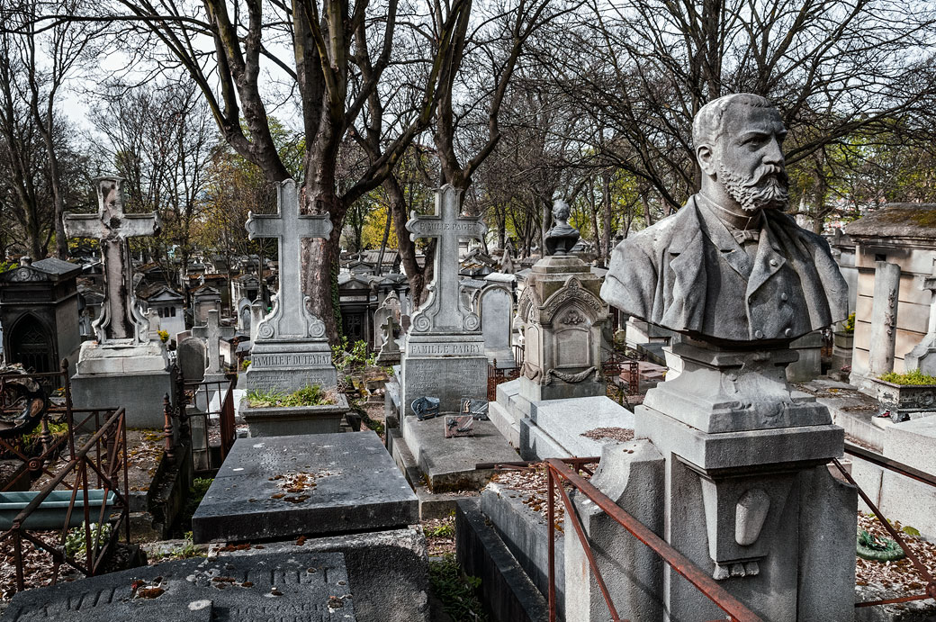 Buste au cimetière du Père Lachaise à Paris