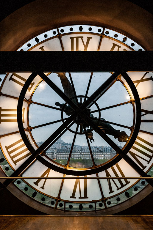 L'horloge du Musée d'Orsay à Paris, France