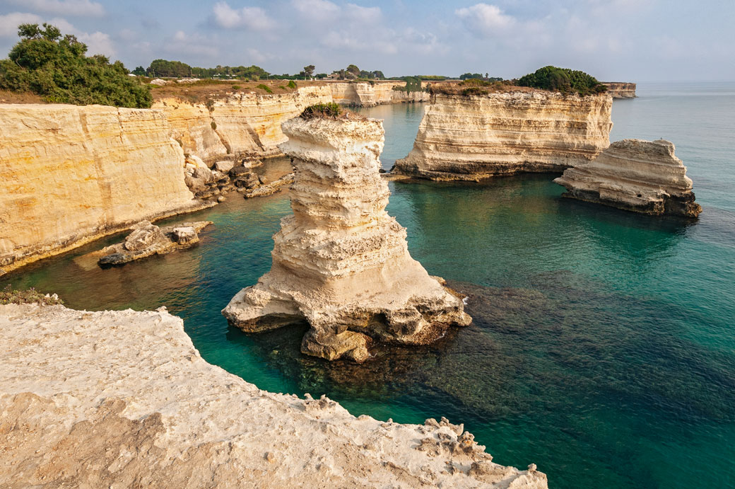 Littoral découpé à Torre Sant'Andrea dans le Salento