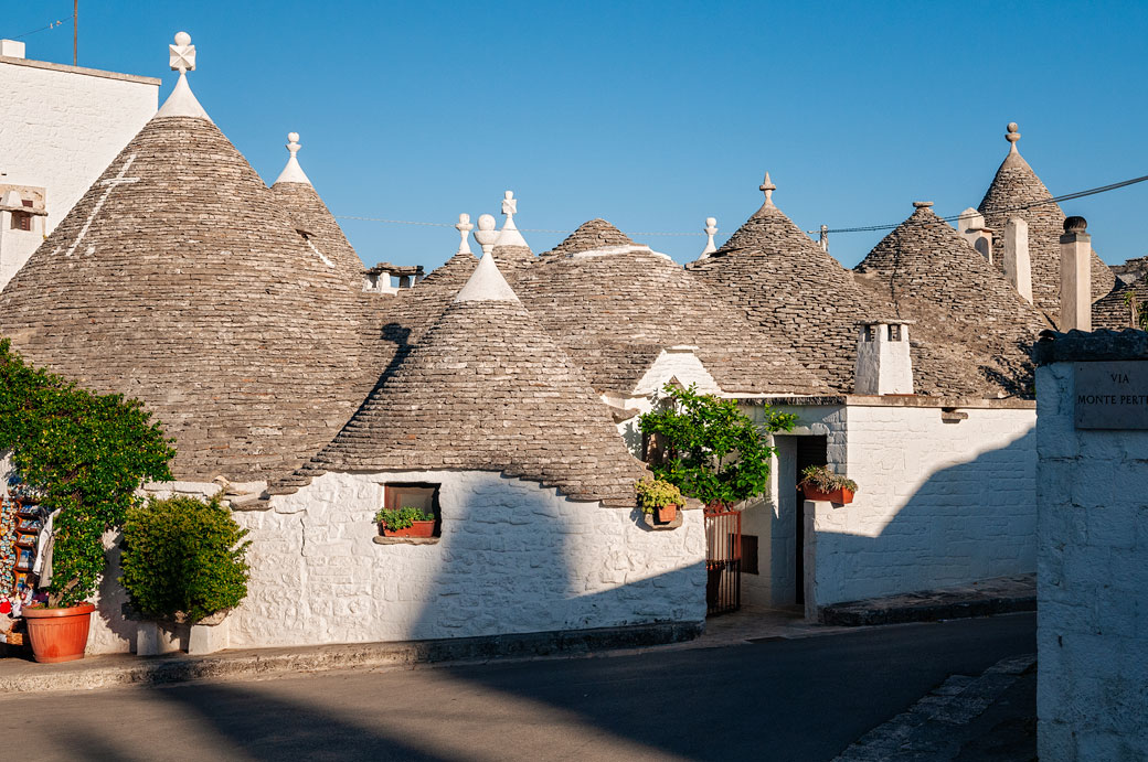 Trulli dans la ville d'Alberobello, les Pouilles, Italie