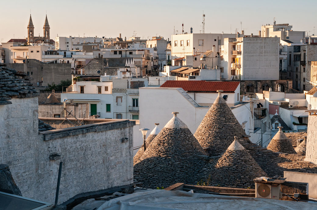 Vue sur Alberobello depuis une terrasse panoramique