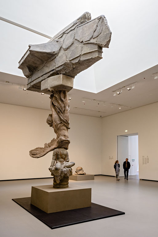 Oeuvre de la série Eternity de Xu Zhen à la Fondation Louis Vuitton